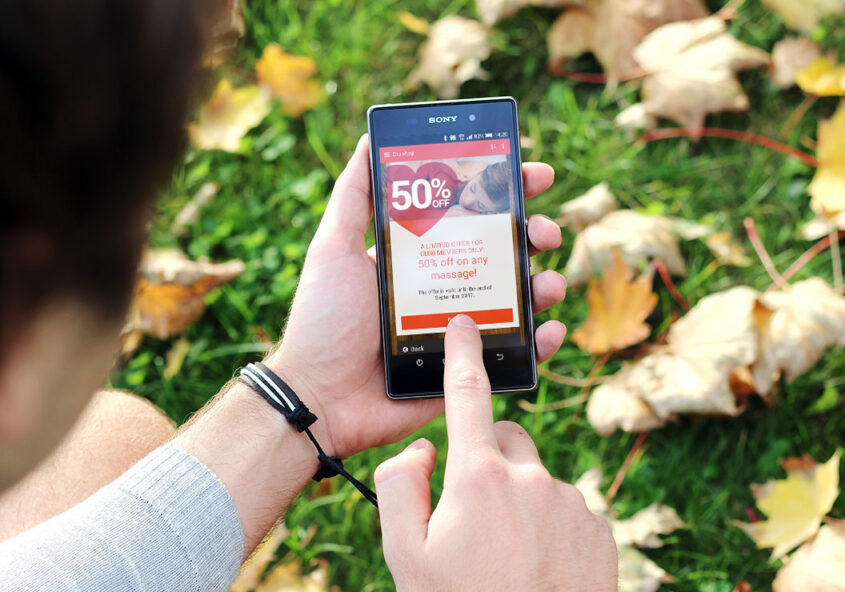 Mobiilikuponki ohjaa ostamista ja palkitsee asiakkaan. Etukuponken avulla kukkakauppa pystyysitouttamaan kanta-asiakassovellus kautta kaupan kanta-asiakkaiksi.